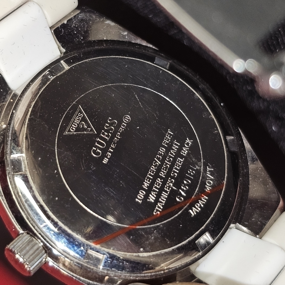 Vintage Guess Watch - Picture 4 of 10